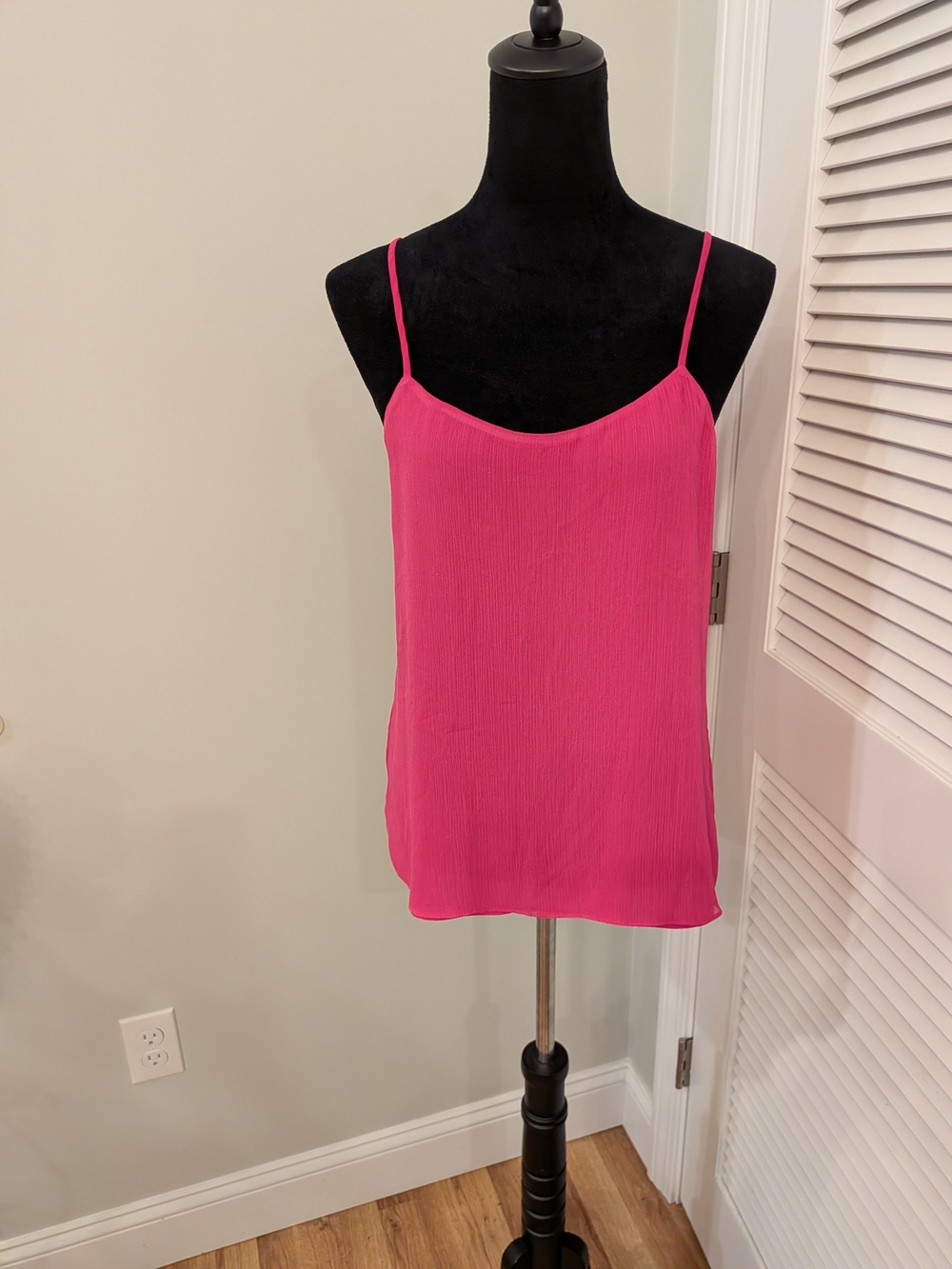 #1: Jones & CO. Pink Women's Spaghetti Strap Cami Top Size M